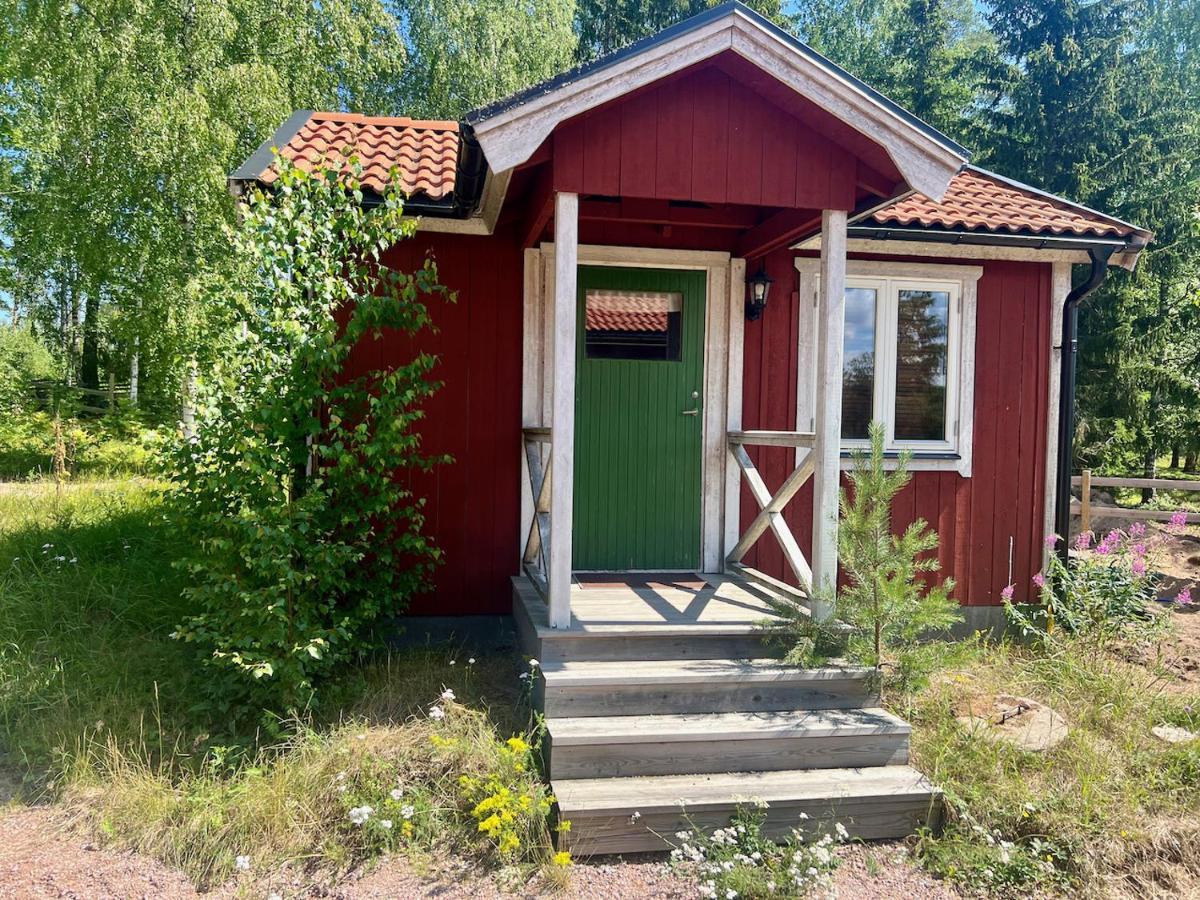 Idylliskt Hus Med Sjoeutsikt. Villa Osthammar Exterior photo
